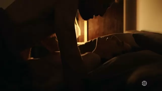 Sophie Pregent Nude - Les 3 p'tits cochons 2 (2016) HD 1080p Watch Online /  Софи Прегент - 3 счастливых поросенка смотреть онлайн или скачать