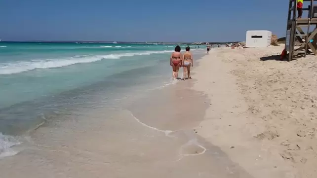 Нудистский пляж секс - Es Trenc Майорка - смотреть порнуху