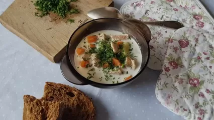 Он мне сказал что борщ не вкусный Рубашки плохо глажу