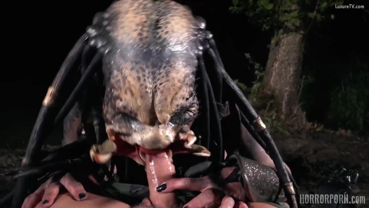 horrorporn com Predator Dick Hunter deepthroat dreadlocks  