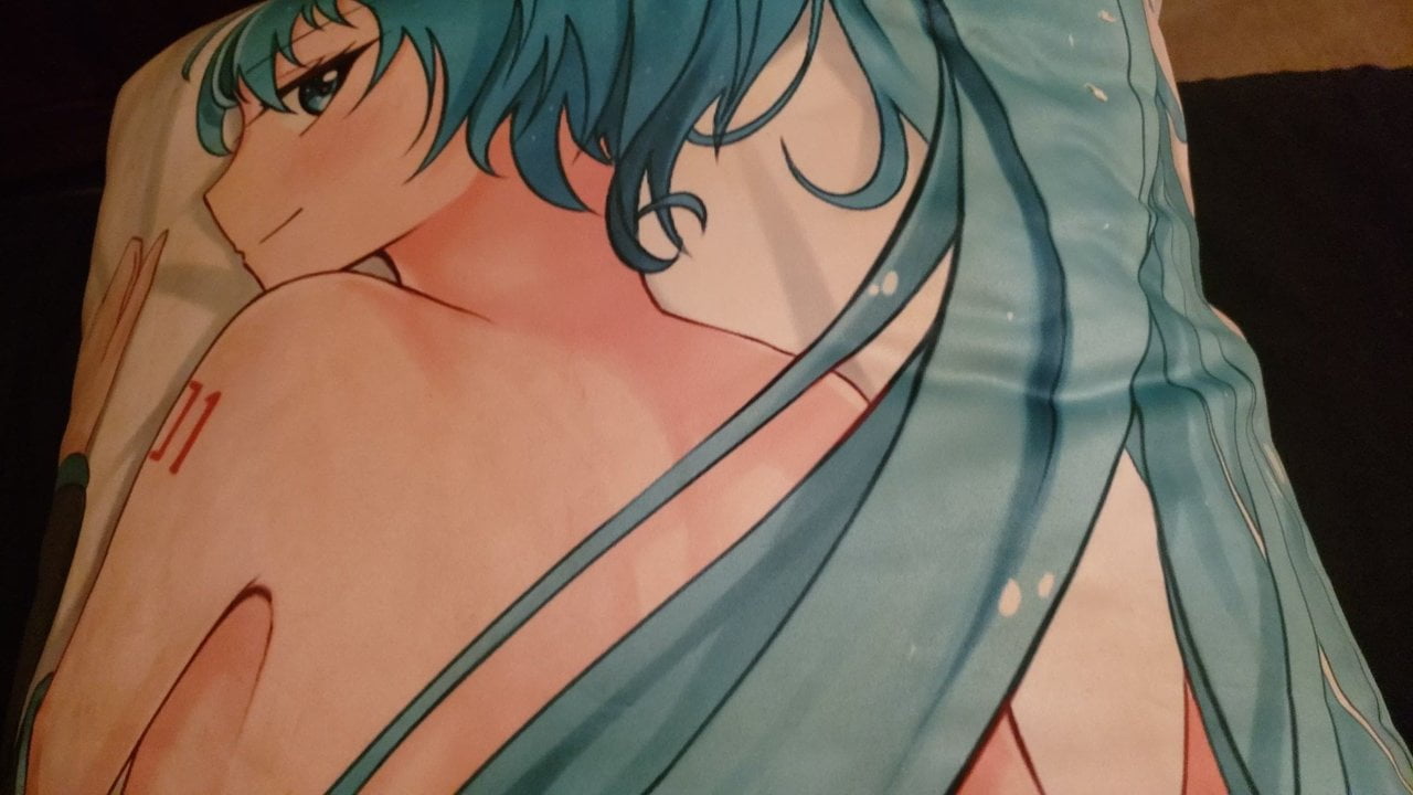 Занимаюсь анальным сексом с моей Hatsune Miku Bodypillow смотреть онлайн  или скачать