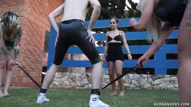 Бесплатное ballbusting порно