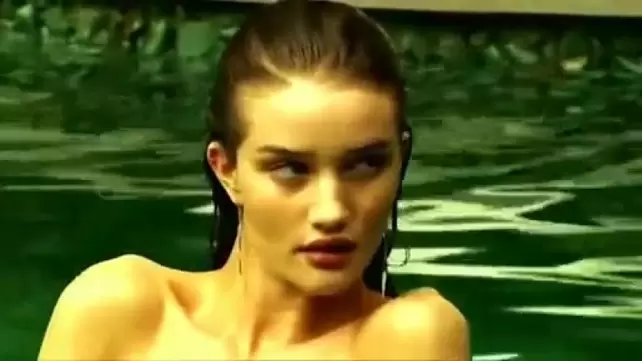 Голая Роузи Хантингтон-Уайтли (Rosie Alice Huntington-Whiteley)